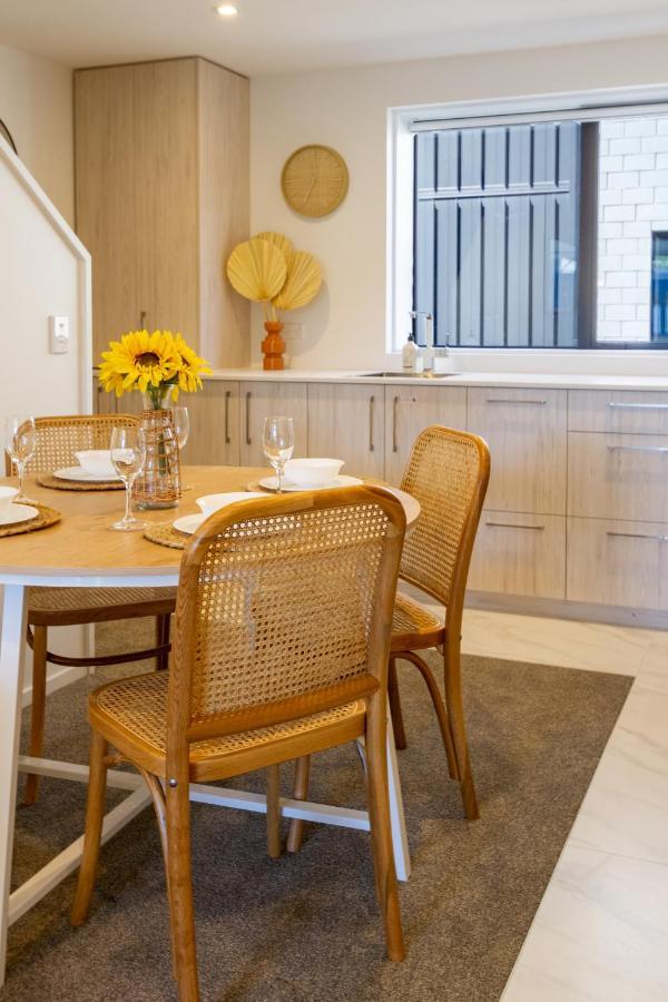Central Sunny Perch 2 Bed 1 Bath Apartment Christchurch Exterior photo